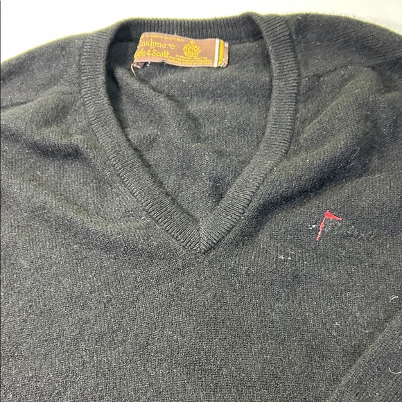 Lyle & Scott  cashmere  pullover color black  V-Neck Sweater - Picture 12 of 16